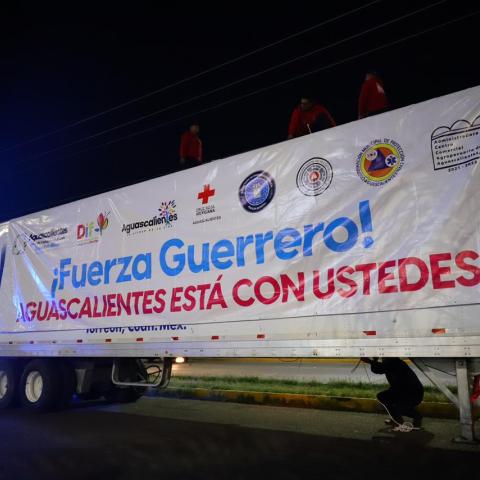 Salen tráileres rumbo a Guerrero con ayuda de los aguascalentenses