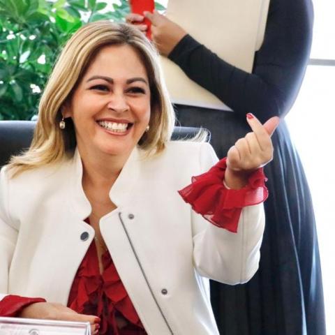 Senadora de Morena renuncia al partido para ser candidata del Frente