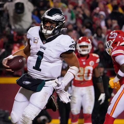 ¡Fly, eagles, fly! Los eagles cobran venganza y vencen a los Chiefs 21-17 en duelo estelar de MNF