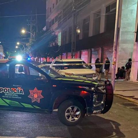 Joven pierde la vida tras arrojarse del quinto piso de un edificio en Puebla