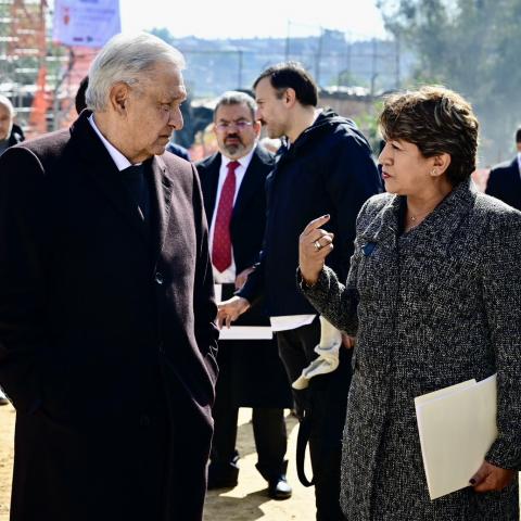 AMLO y Delfina Gómez 