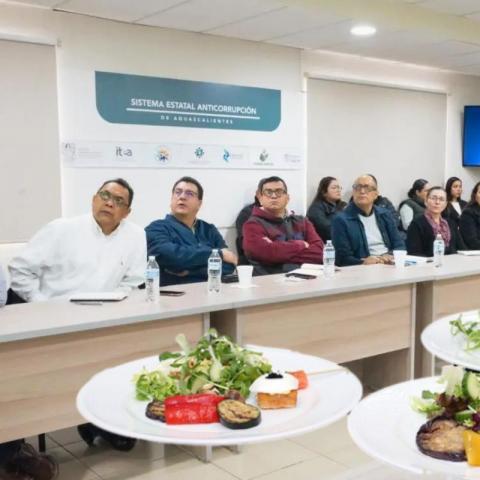 Dan a funcionarios anticorrupción sueldos de 60 mil pesos y casi 300 mil de comidas y viáticos