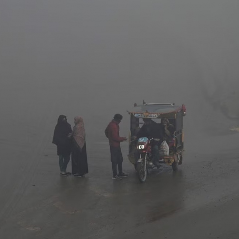 Pakistán utiliza lluvia artificial por primera vez para combatir el Smog