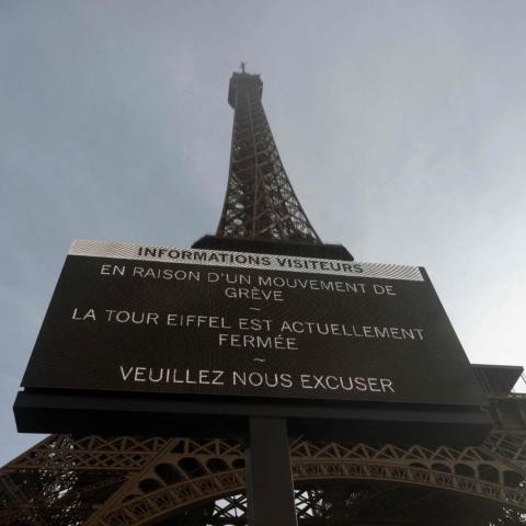 La Torre Eiffel permanece cerrada por huelga de sus trabajadores