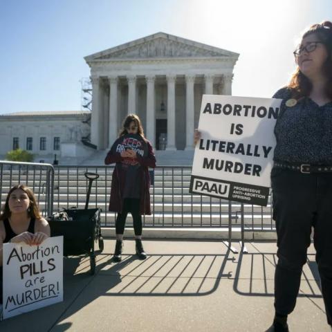 La Corte Suprema de EE. UU. examinará restricciones a la píldora abortiva 