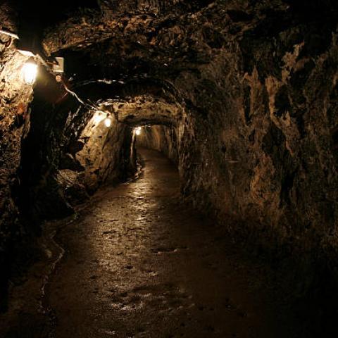 Siete mineros pierden la vida tras derrumbe de mina en Perú