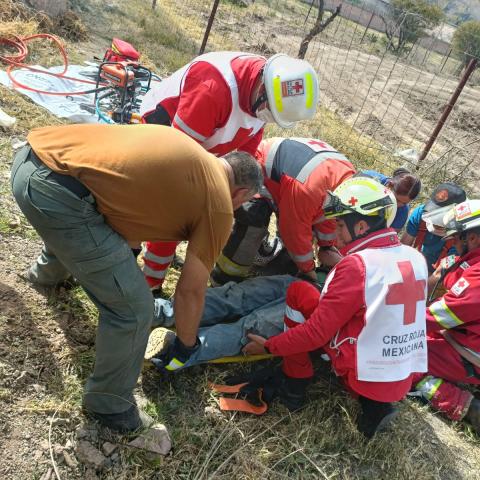 El conductor del vehículo particular quedó prensado y tuvo que ser rescatado con equipo hidráulico