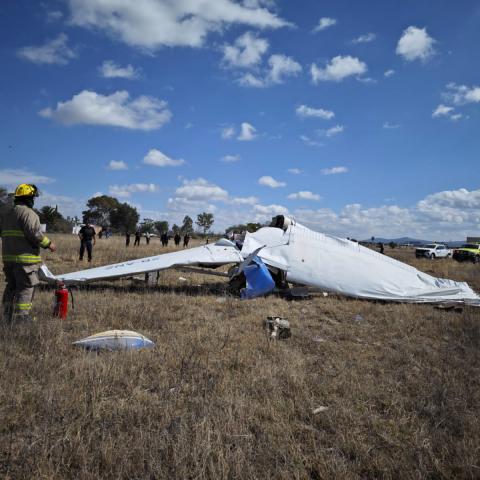 Se desploma una avioneta cerca del Aeropuerto de Aguascalientes; saldo de dos heridos