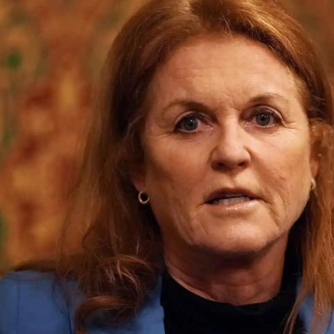 Duquesa Sarah Ferguson revela diagnóstico de melanoma maligno