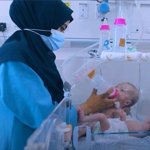 Cada hora mueren dos madres por la guerra en Gaza, dejando a sus hijos huérfanos