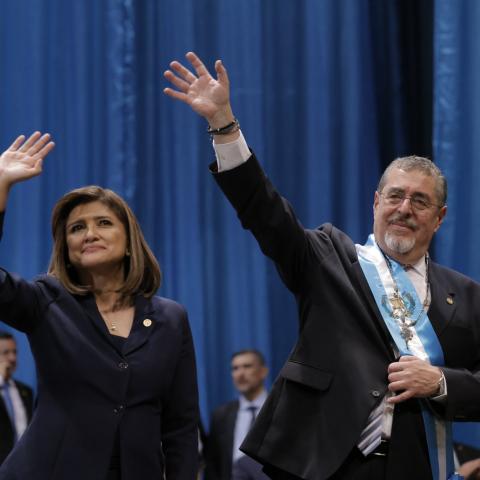 Bernardo Arévalo de León asume la presidencia de Guatemala