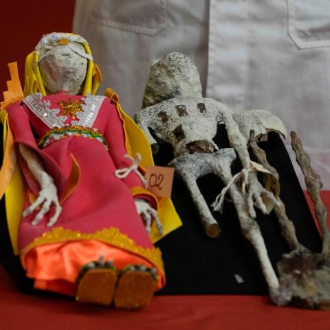 Expertos desmienten supuestas momias extraterrestres como fraude en Perú