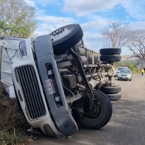 Accidente en la carretera La Angostura-Tuxtla Gutiérrez deja a 21 migrantes lesionados
