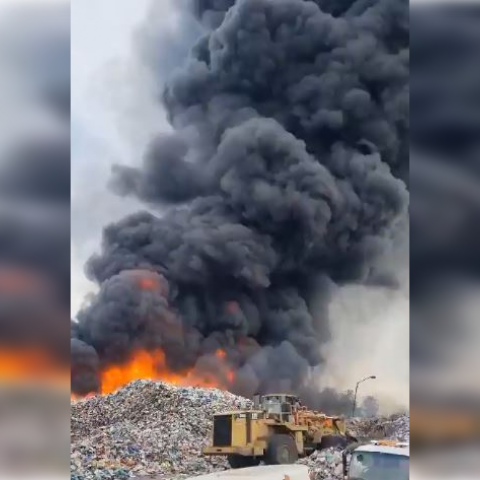 Incendio en recicladora 