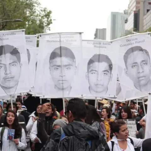 FGR condena liberación de 8 militares investigados por caso Ayotzinapa