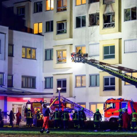 Muertos y heridos por incendio en hospital en Alemania