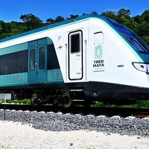 Falla mecánica en el Tren Maya deja a pasajeros varados por más de 8 horas