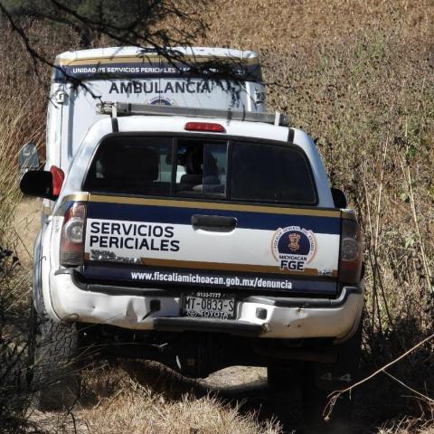 Yacen 11 cuerpos putrefactos dentro de una fosa en Tarímbaro, Michoacán