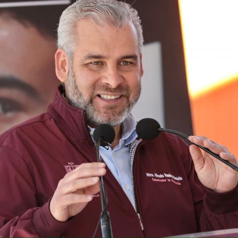 Gobernador de Michoacán ofrece seguridad a precandidatos; "no se involucren con malosos", advierte