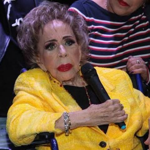 Doña Silvia Pinal es hospitalizada