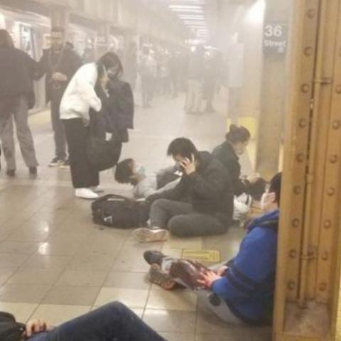 ataque en anden del metro de NY