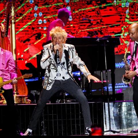 Rod Stewart vende su catálogo musical por alrededor de 100 mdd