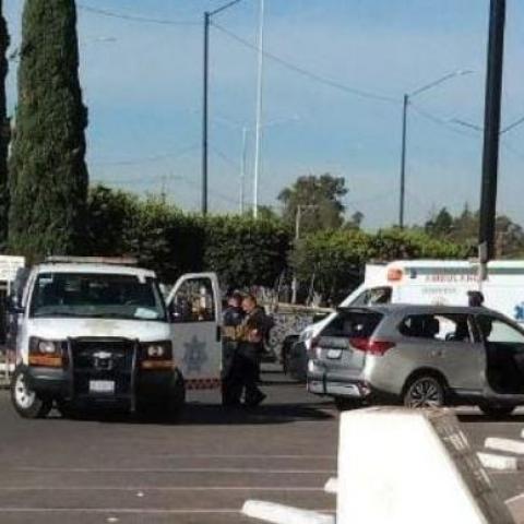 Balacera en Plaza Galerías de Celaya deja un muerto y dos heridos