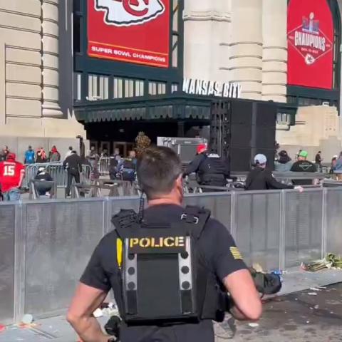 Disparos al finalizar el desfile de los Chiefs Kansas City; se reportan heridos y muertos