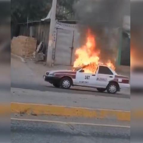 Taxi incendiado 