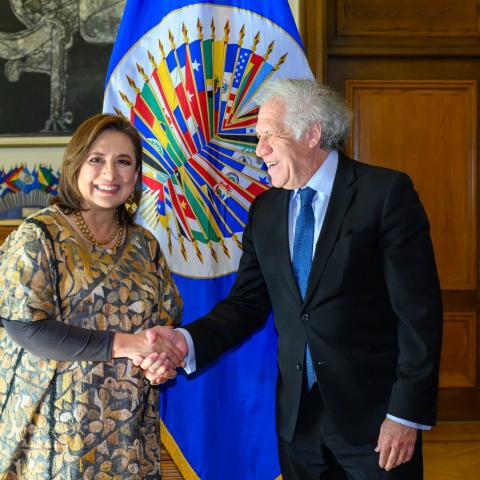 Xóchitl Gálvez y Luis Almagro 