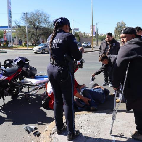 El lesionado fue trasladado en condiciones delicadas a las instalaciones del HGZ 2 del IMSS