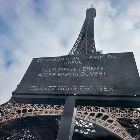 Huelga cierra la Torre Eiffel por quejas de manejos financieros del monumento