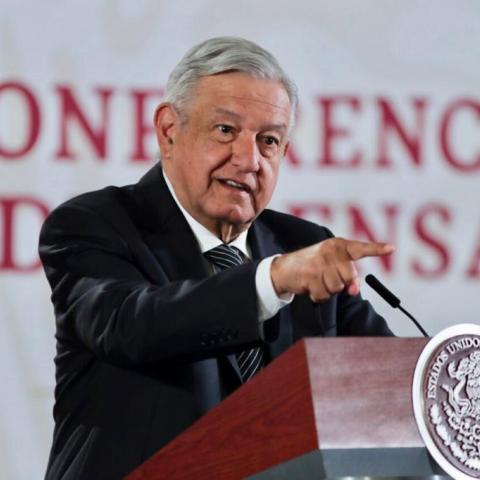 "Que se entregue", pide AMLO a policía que asesinó a normalista