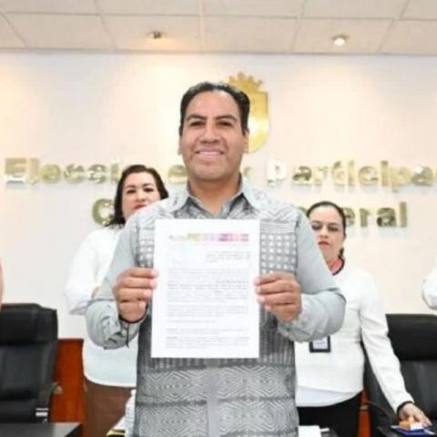 Eduardo Ramírez Aguilar se registró como aspirante a gobernador de Chiapas