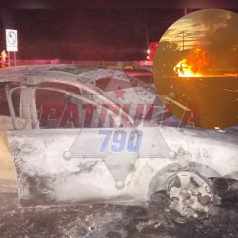 Bloqueos con vehículos incendiados en carreteras de Zacatecas