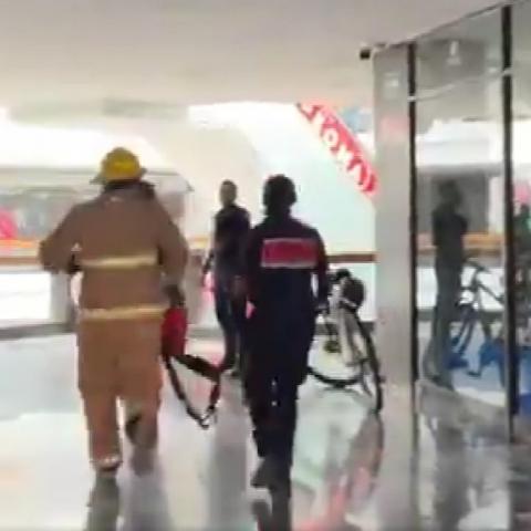 Se incendia local de alimentos en El Parían