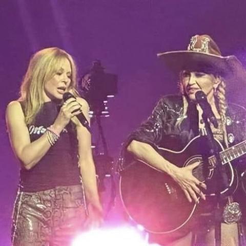 Madonna y Kylie Minogue cantan juntas por primera vez