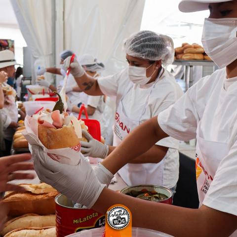 “Tortas de albañil” superan ventas con más de 50 mil usuarios en la FNSM