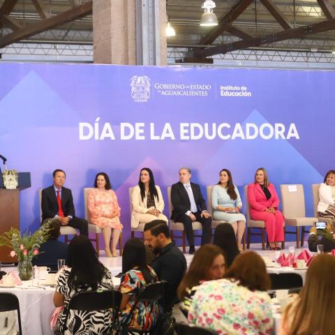 Día de la Educadora en Aguascalientes 