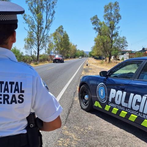 Refuerzan seguridad en carreteras ante el incremento de turistas con motivo de la FNSM