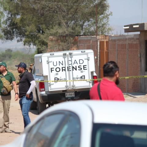 Lo dejaron amarrado de pies y manos. También le encontraron una atadura en el cuello