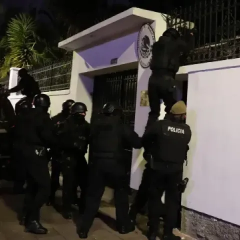 Respuesta de Noboa sobre la embajada mexicana fue “visceral”, señalan expertos