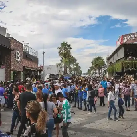 A partir de este lunes, comenzarán a instalarse comercios de la FNSM