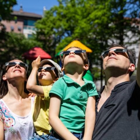 ¡Cuidado con el eclipse! IMSS brinda recomendaciones para proteger la vista