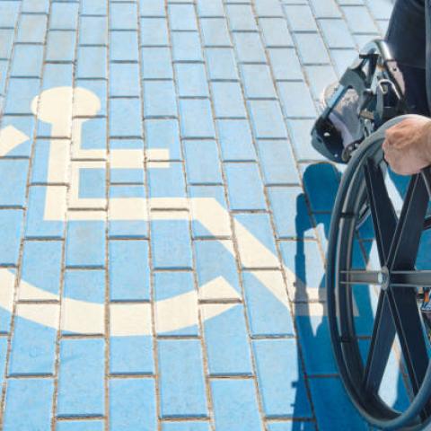 Denuncia representante con discapacidad el abandono de este sector de la población