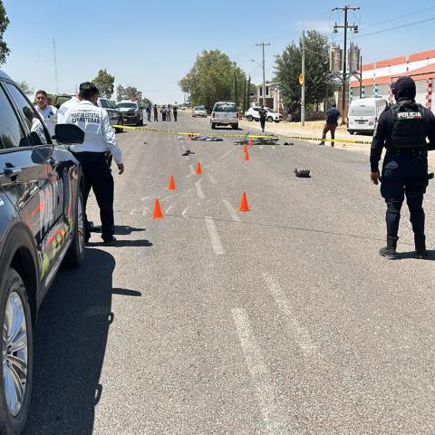 Se incorporó sin precaución a la carretera y tras el impacto, la camioneta lo arrastró y le pasó por encima