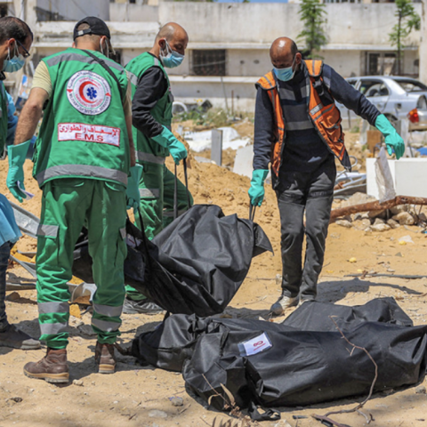 Se han encontrado siete fosas comunes en hospitales de la Franja de Gaza.