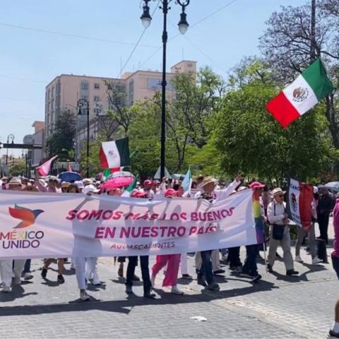 Entre 6 mil y 7 mil asistentes se unen a la “Marcha por la República”