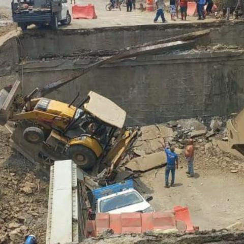 Colapso de puente vehicular en construcción en San Luis Potosí deja tres heridos