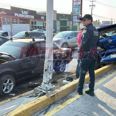 Fuerte choque en Av. Siglo XXI y Gerónimo de la Cueva deja dos lesionados